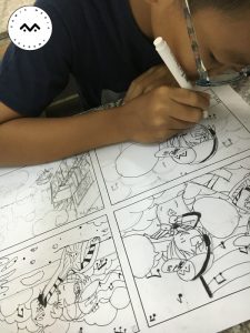 bé học vẽ truyện tranh